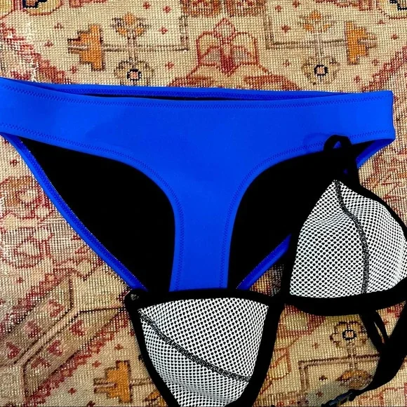 NWOT Triangl Blue Bikini Bottoms Size XL - Picture 1 of 3